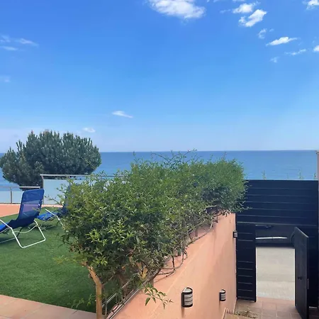 Farell Just In Front Of The Sea Villa San Pol de Mar